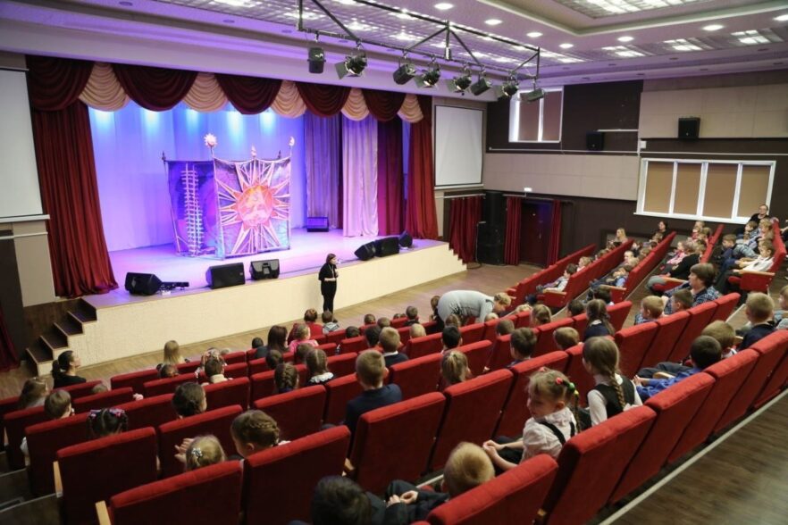Театр кукол «Аистёнок» приступил к гастролям в селе Казачинское