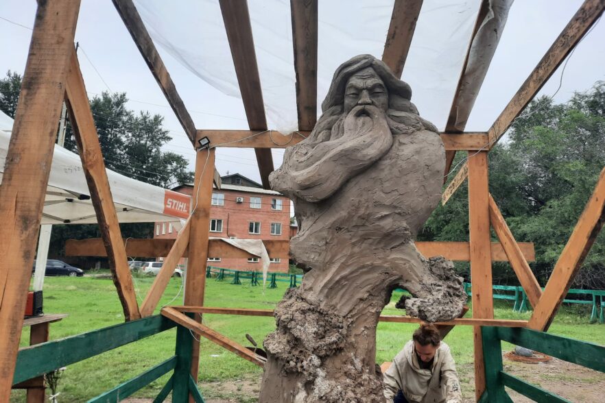 Фестиваль скульптуры проходит в поселке Усть-Ордынский