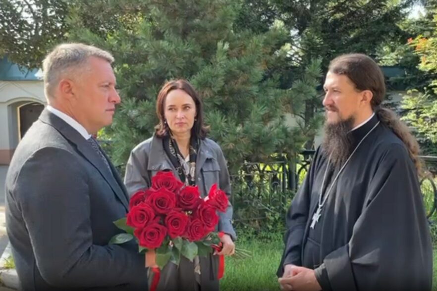 Игорь Кобзев возложил цветы на могилу известного писателя Валентина Распутина