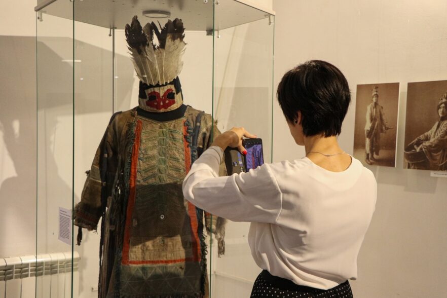 Выставка из фондов иркутского музея открылась в Барнауле