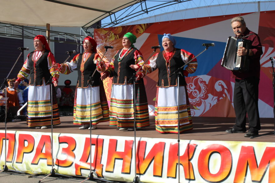 В Шелеховском районе прошел фестиваль «Звени, частушка русская!»