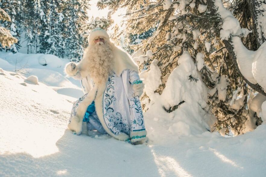 Байкальский Дед Мороз получает письма к Новому году со всех уголков света