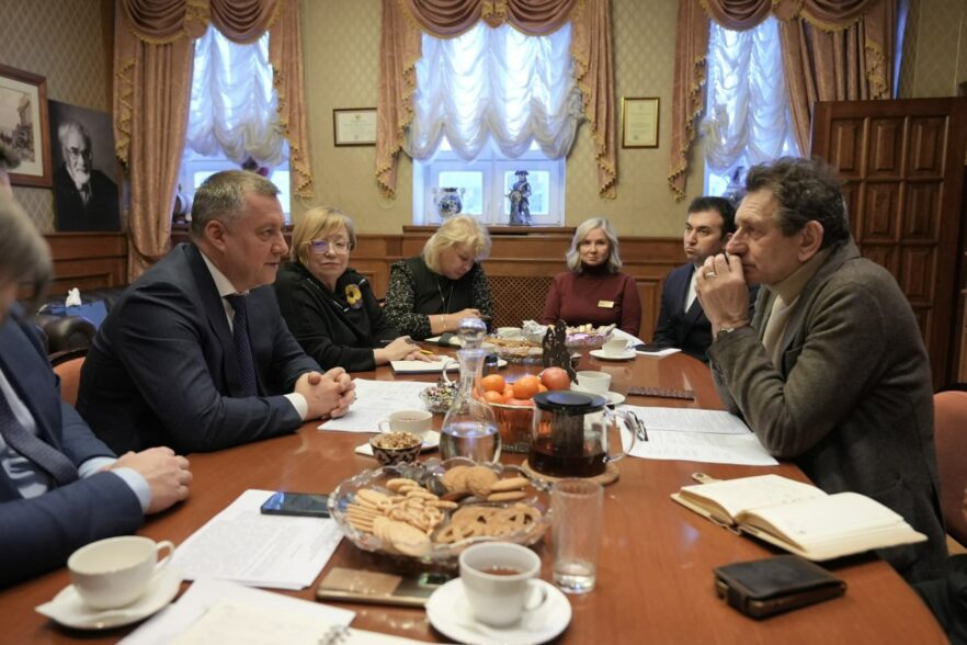 Игорь Кобзев и Евгений Князев обсудили проведение фестиваля школьных театров в Приангарье
