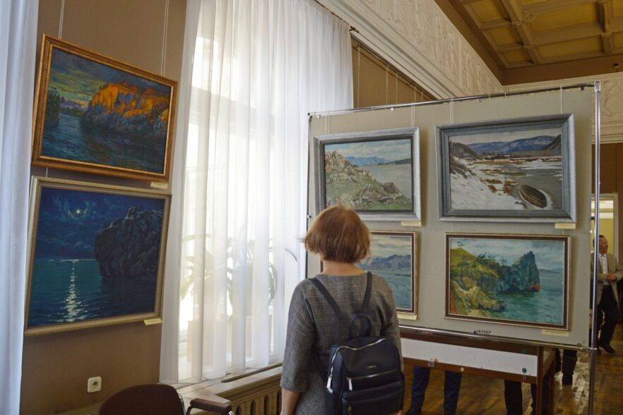 В Галерее сибирского искусства открылась выставка «В гармонии с природой»