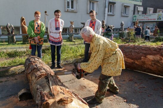 Уличную галерею деревянных скульптур откроют в Иркутске