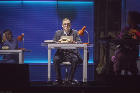 «Служебный роман»: смеяться до слёз над знакомыми персонажами и грустить вместе с ними