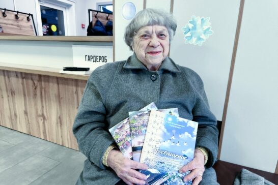 93-летняя пианистка Братска передала в дар библиотеке уникальные книги