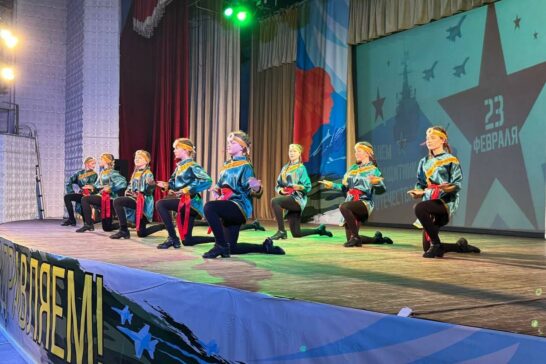 «Защитников Родины, славим!»