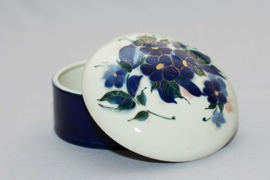 Легенды Хайтинского фарфора представлены на выставке в Усадьбе Сукачёва