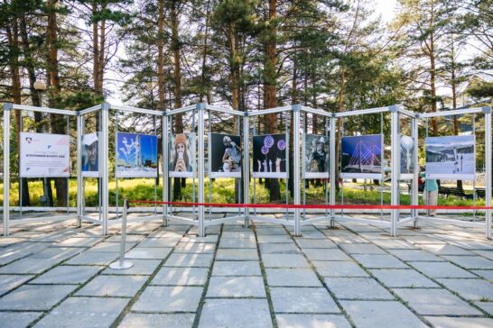 Алюминиевую фотовыставку под открытым небом можно посетить в Шелехове